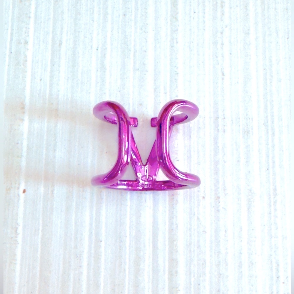 Valentino Garavani Pink Metallic V Logo Ring - Picture 5 of 9